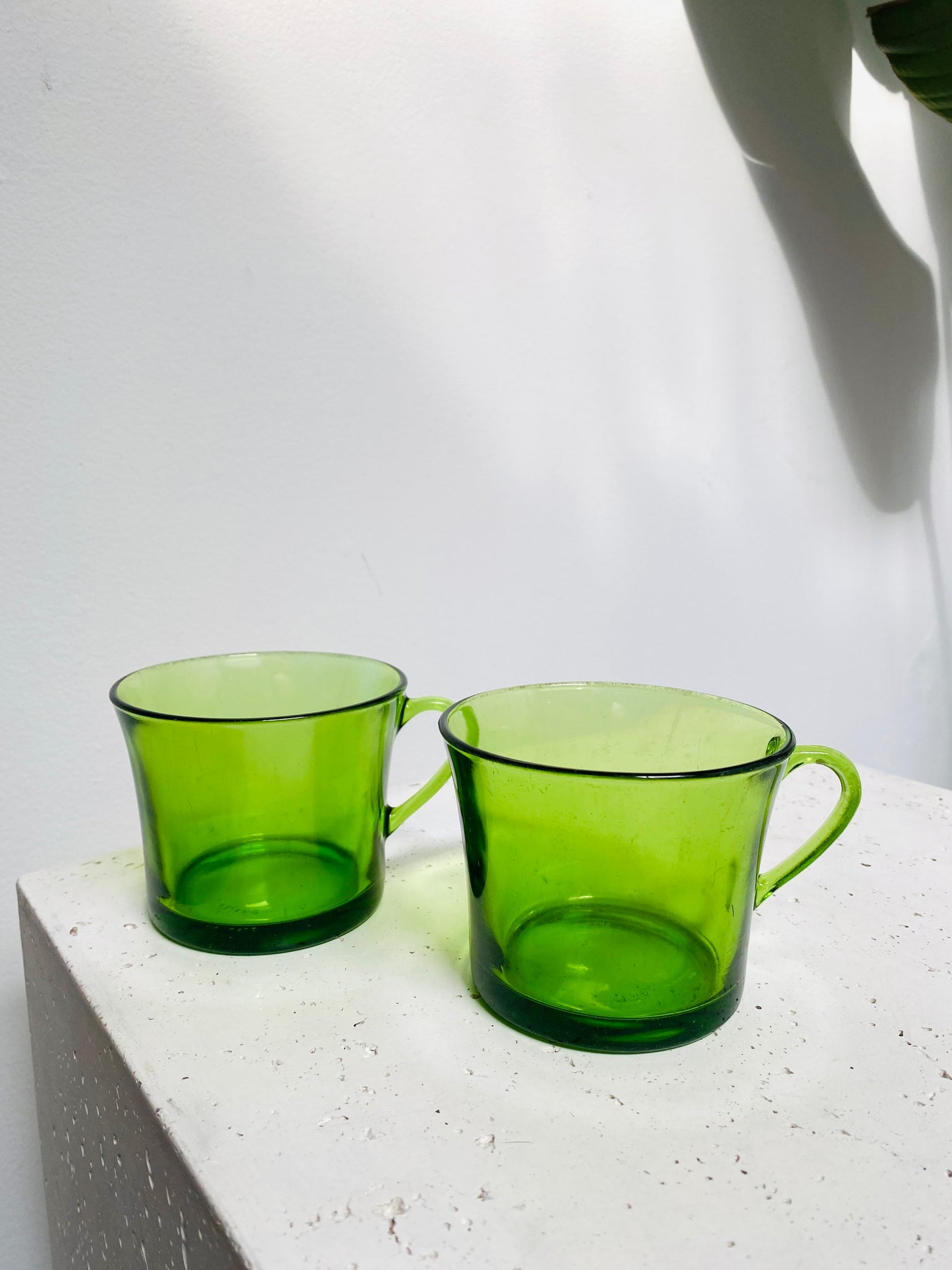 Set of 2 Arcoroc emerald green mugs made in France