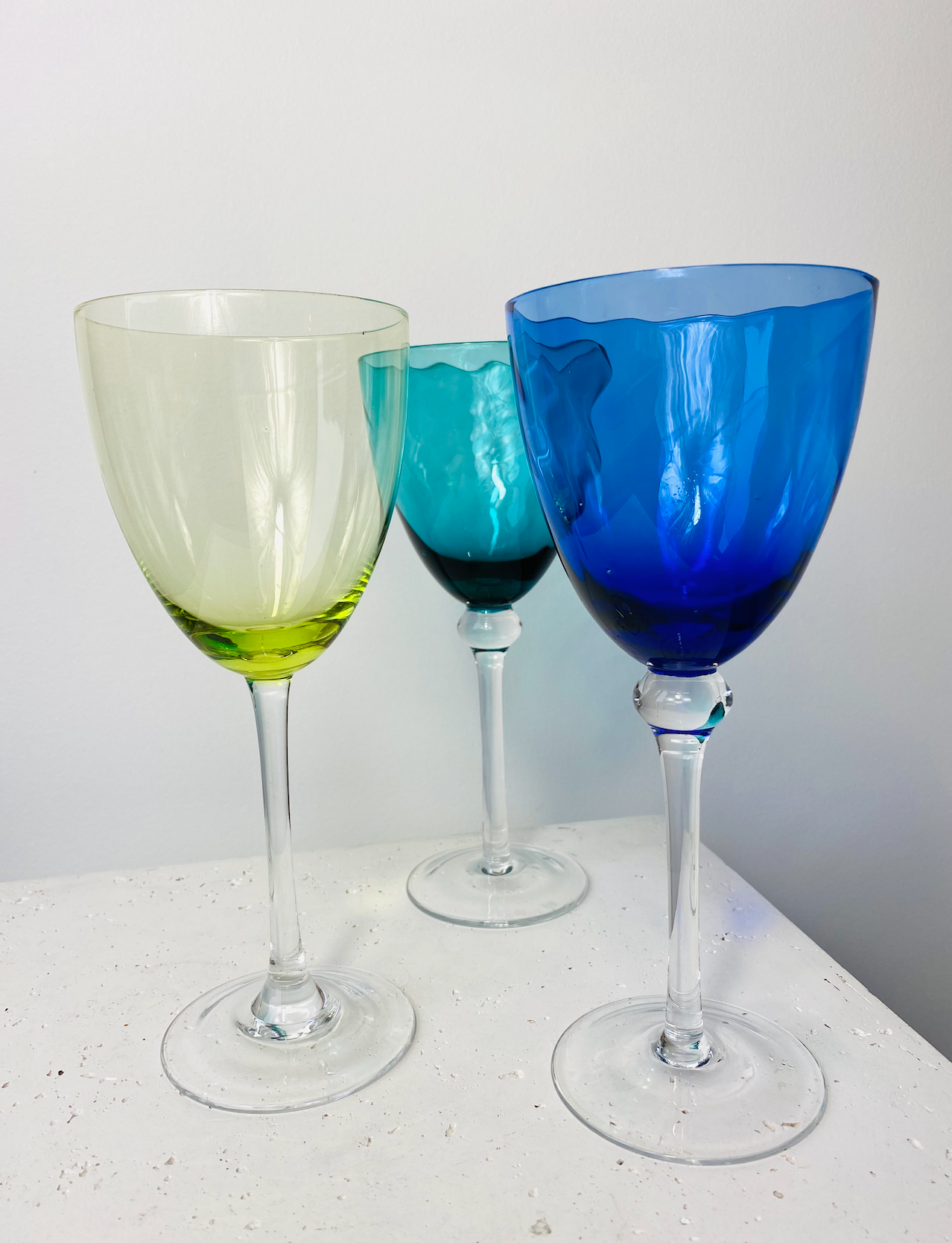 Set of 3 colourful wine glasses