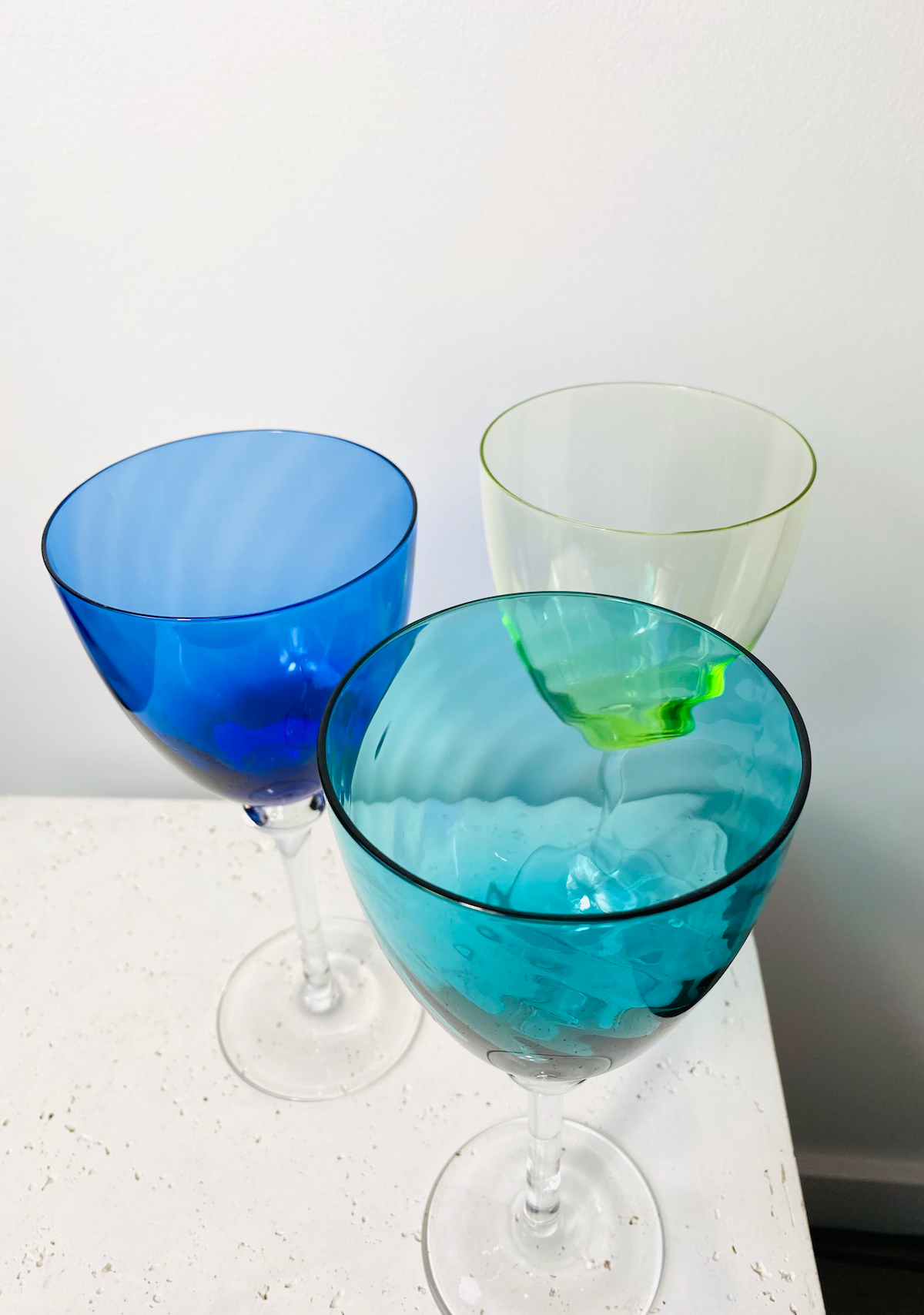 Set of 3 colourful wine glasses